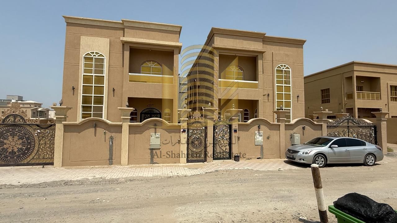 For Sale in Rawda 1 First Occupancy, Approximately 4 Years Old Brand New Prime Location Land Area: 3100 sq ft Five Master Bedrooms Majlis and Master Living Room Large Yard and Parking The villa features spacious layouts, master bedrooms, and double-glazed