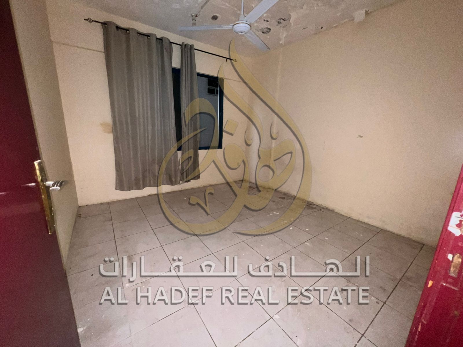 For rent in Sharjah, Al Majaz 1 area: 3-bedroom apartment with a living room, shared accommodation, clear single contract, payment in 4 or 6 installme