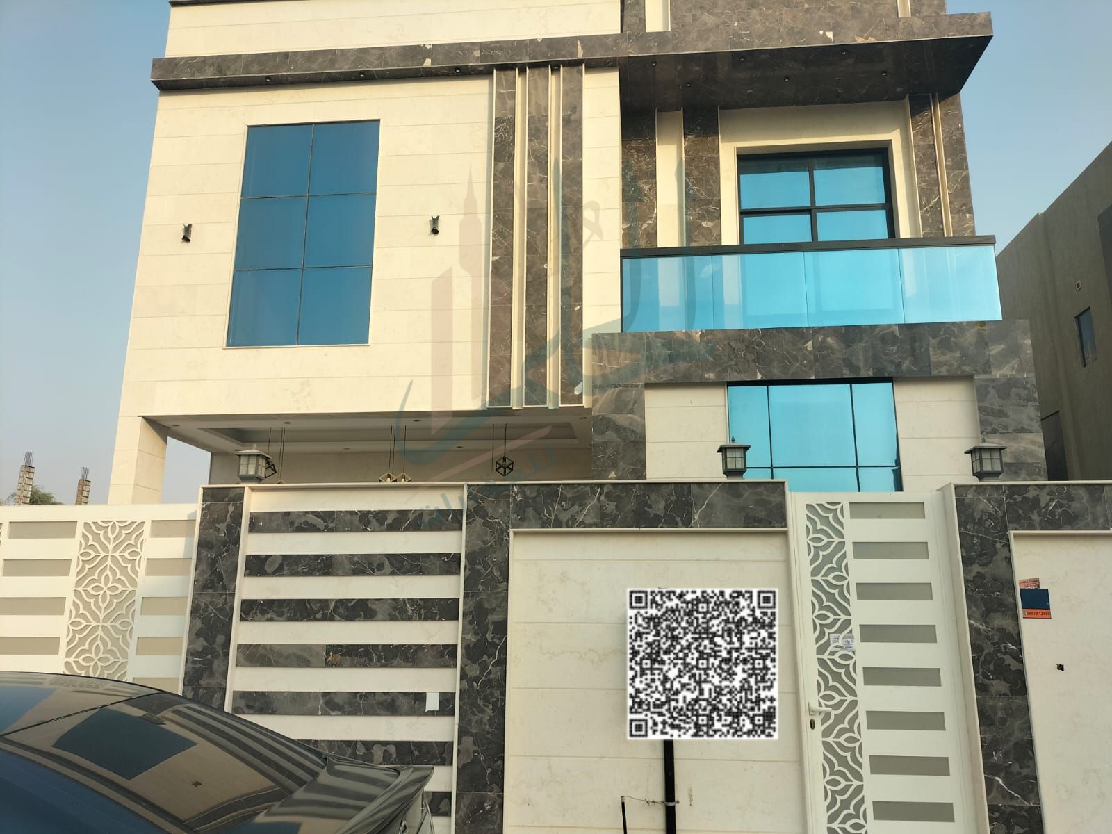 A distinctive 5-bedroom villa with a living room and majlis is available for rent in Al Zahia, Ajman. It features built-in wardrobes and boasts
