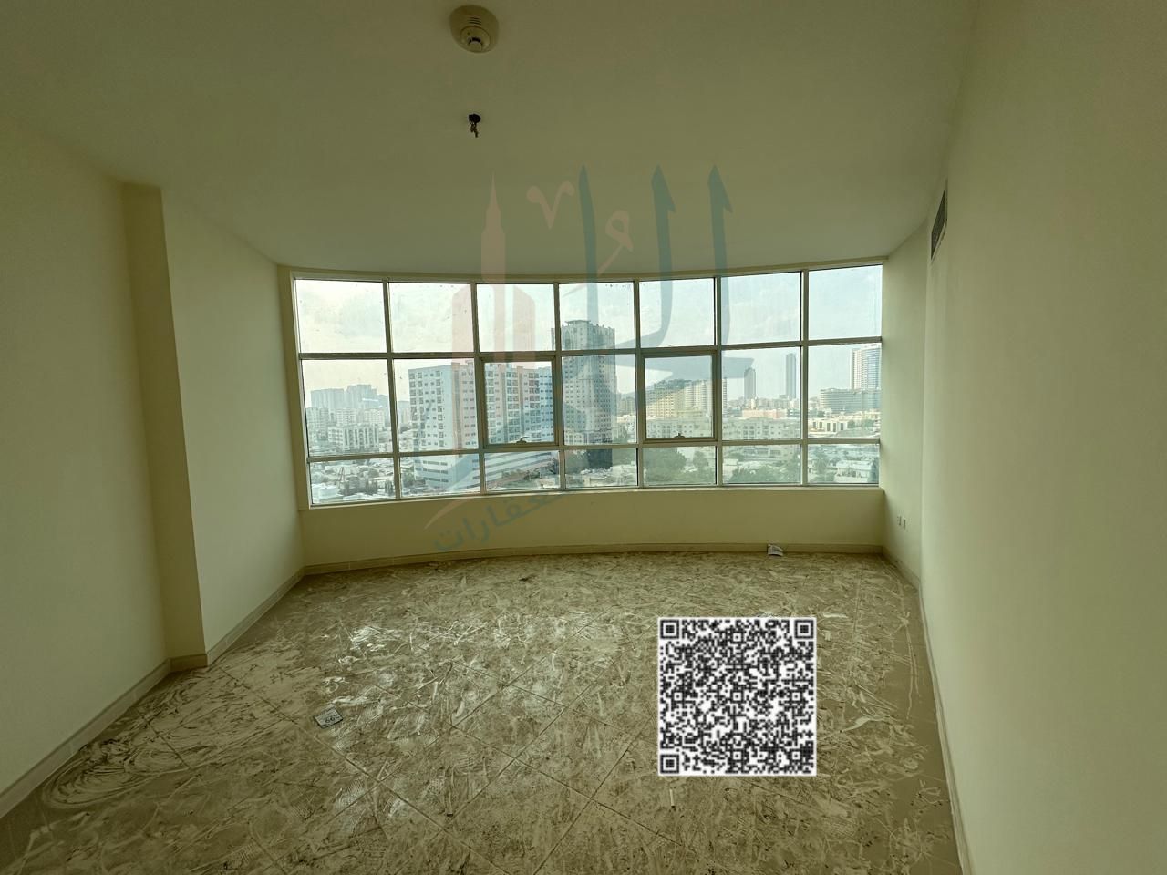 One bedroom and hall with a creek view. Resale. Down payment: 110,000.