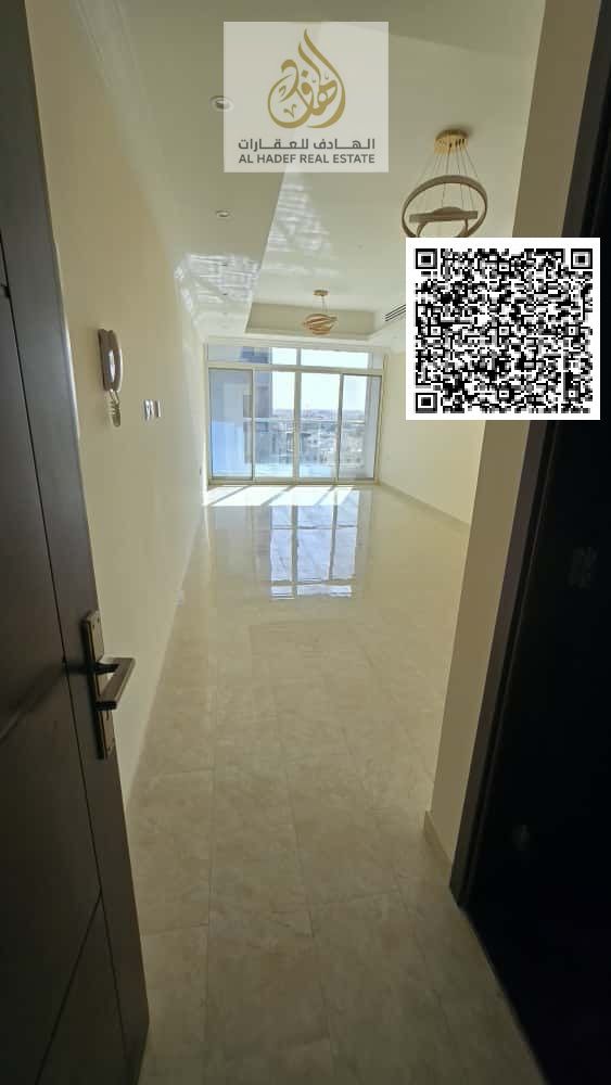 3 bedrooms, a living room, 3 bathrooms, and a panoramic balcony. Second occupancy. Excellent finishing. Spacious and well-appointed. Prime location in