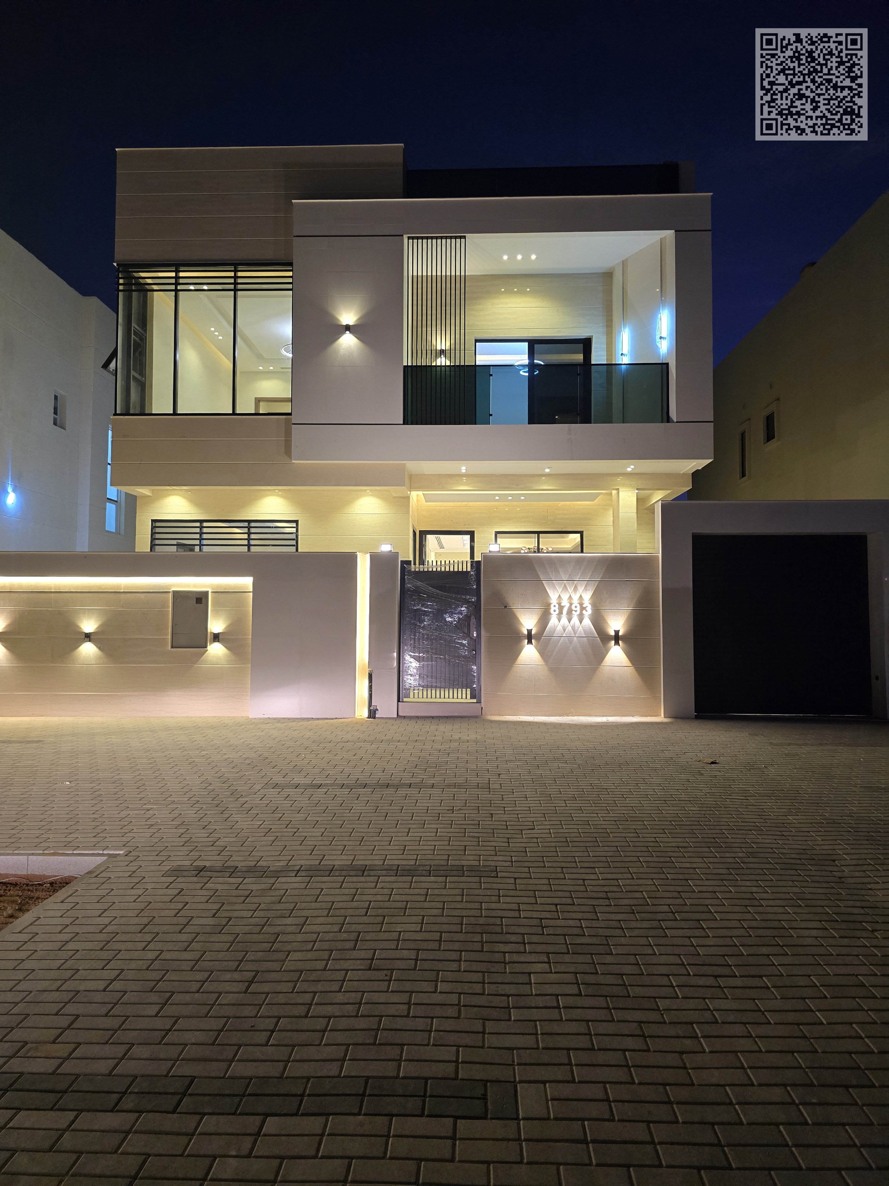 Villa for sale in a very privileged location on a main ground street and first roof freehold for all nationalities without annual fees