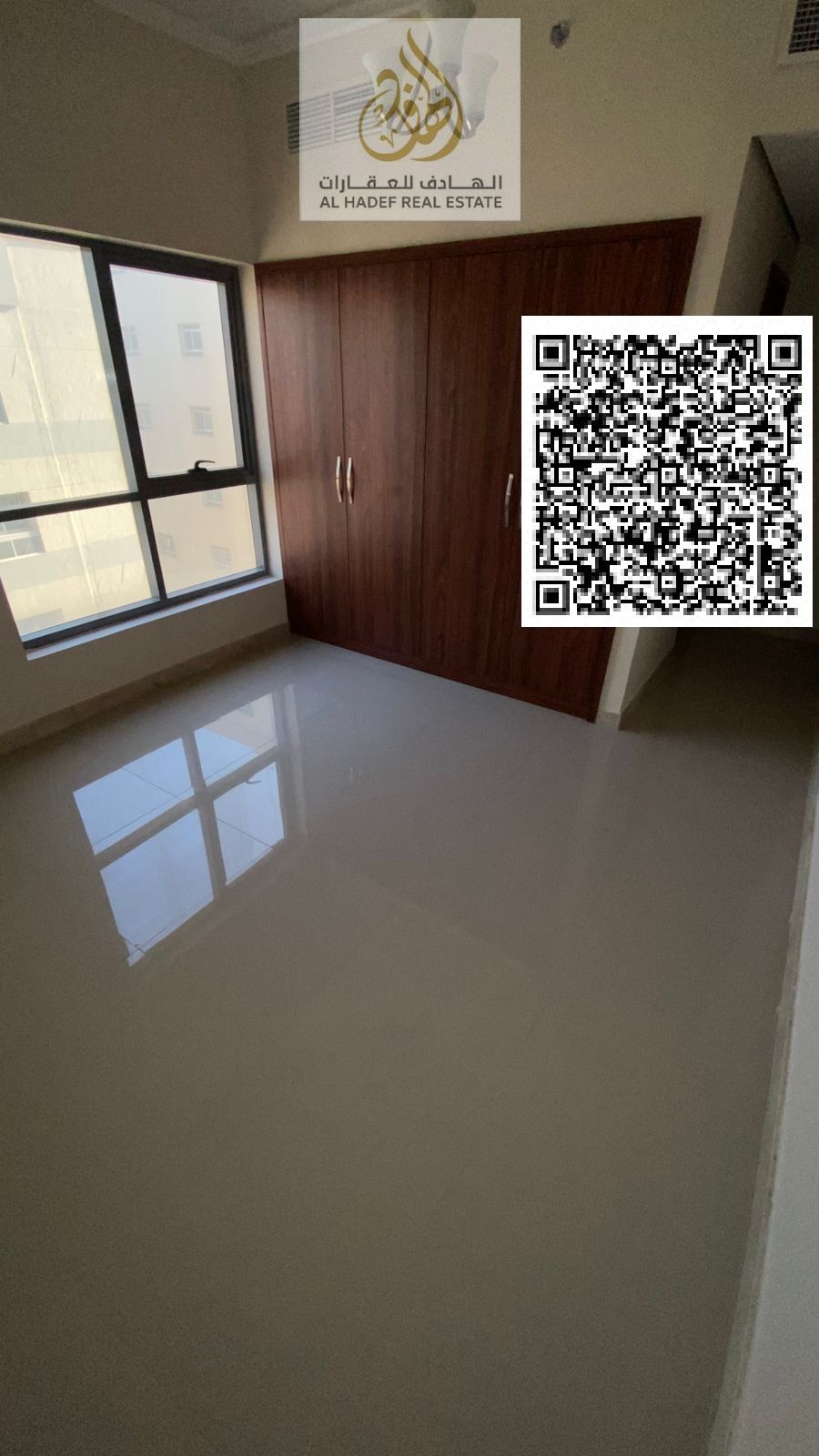 3 bedrooms and a living room with 5 bathrooms, a balcony, a maid's room, a laundry room, one month free, free parking, and built-in wardrobes. Prime l