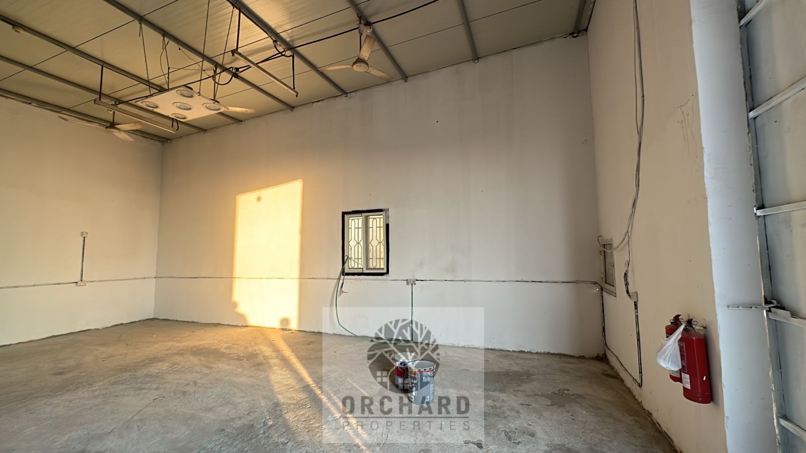 1200 SQFT WAREHOUSE / ON THE MAINROAD / GOOD FOR ALL ACTIVITIES / Rent 85,000 DH