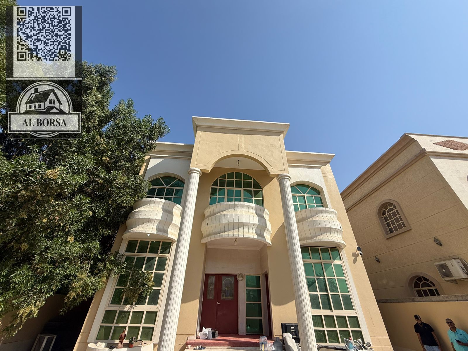 Villa for rent in Ajman on the corner of two streets, beautiful location, payment facilities
