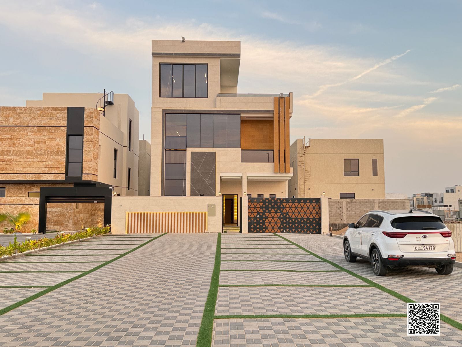 Own your dream villa and invest in style in a luxury villa in the heart of Al Bahia (all fees included).
