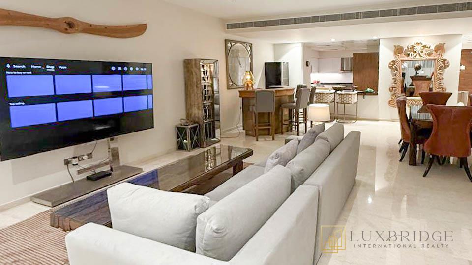 Unfurnished | 2 Garage Parking | Spacious