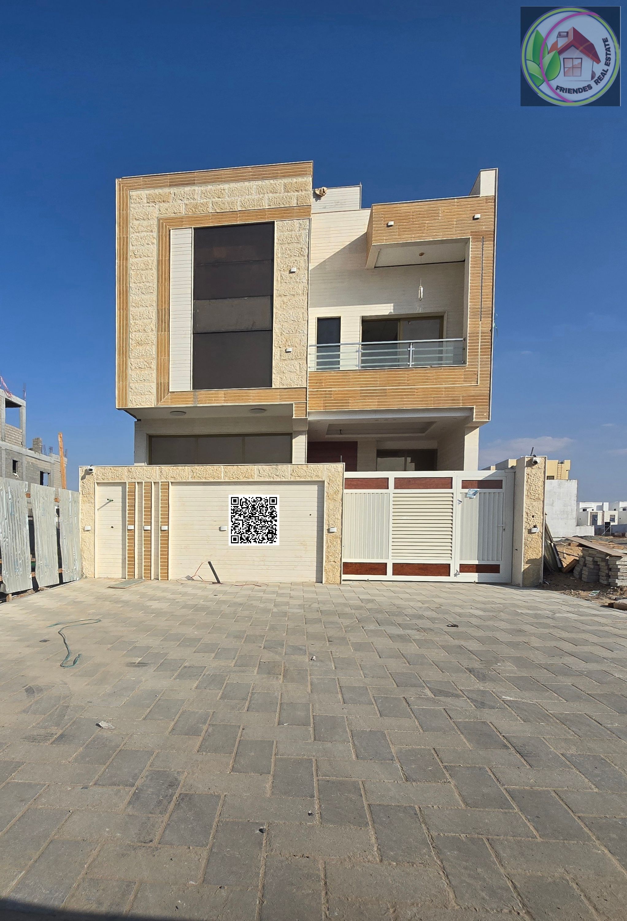 For sale: Modern 3-story villa, electricity and water included, freehold ownership and inheritance possible.