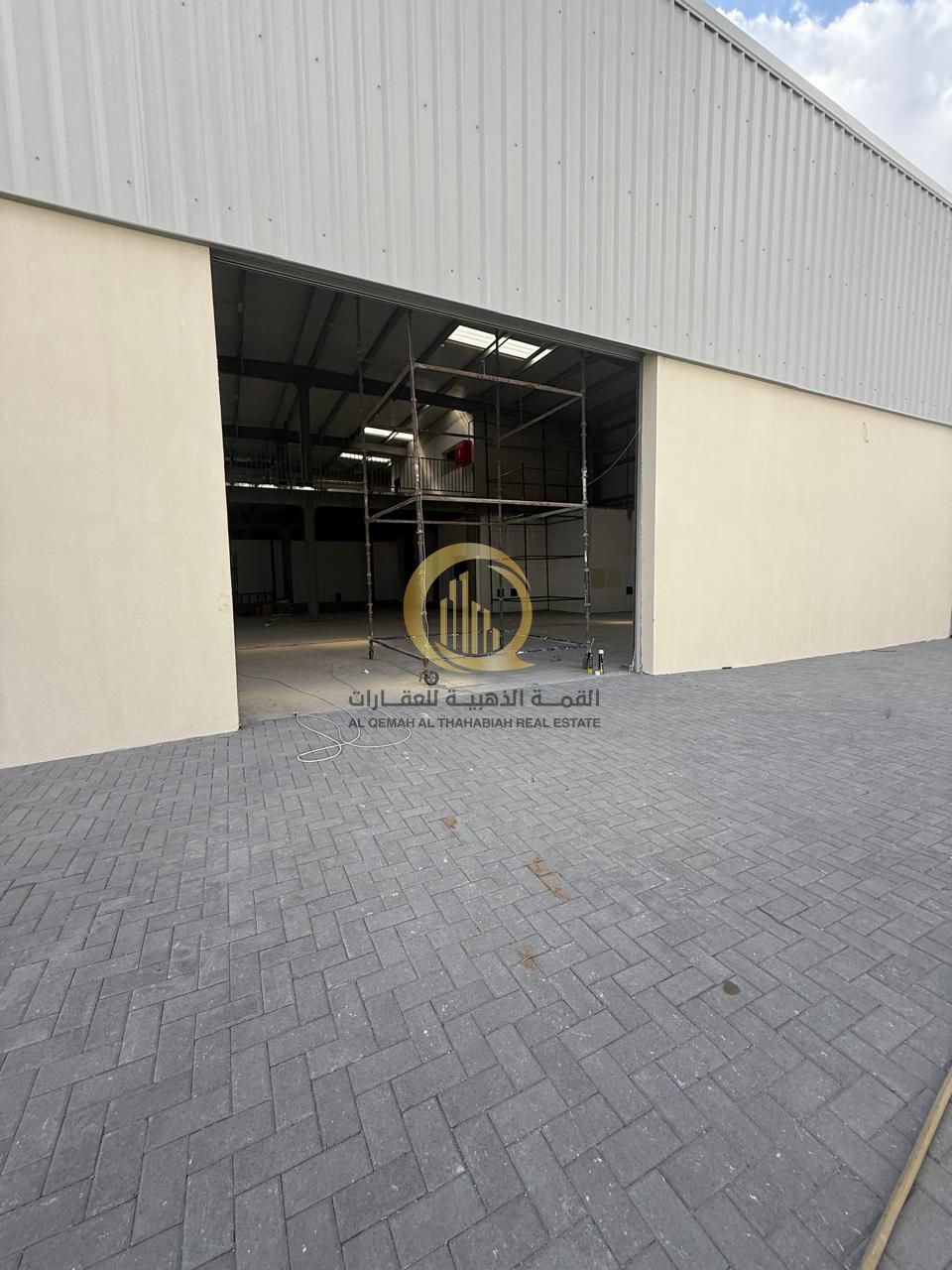 Warehouse for sale in Al Hanu Al Jaleel, Al Suja'a Industrial, Sharjah. Land area: 14,500 sq ft. Built-up area: 11,260 sq ft, including ground floor