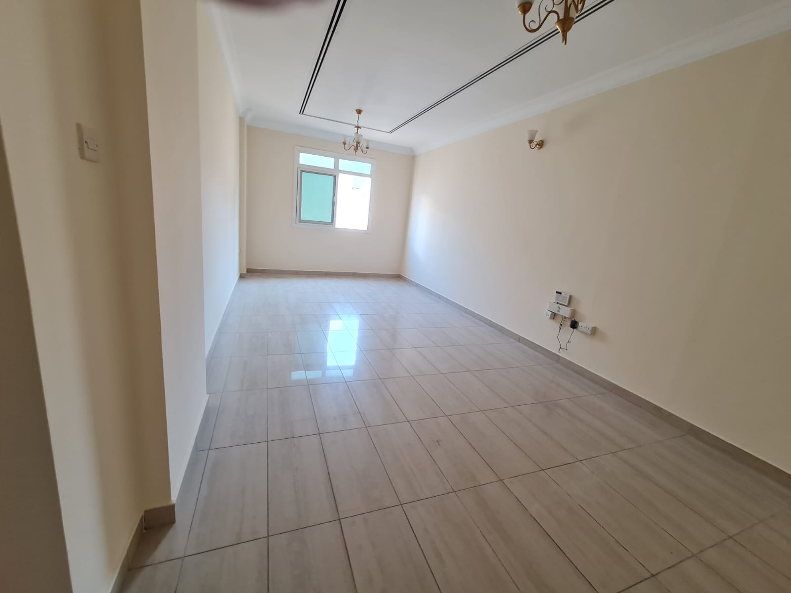 A one-bedroom apartment in Al Qulay'ah, located within a luxurious tower. Spacious, high-end finishes, gym, and swimming pool. An excellent opportunit