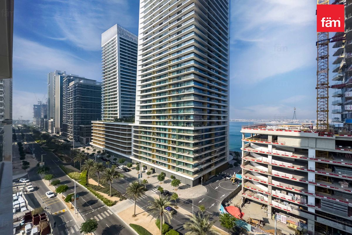 Premium Waterfront Living|Luxurious