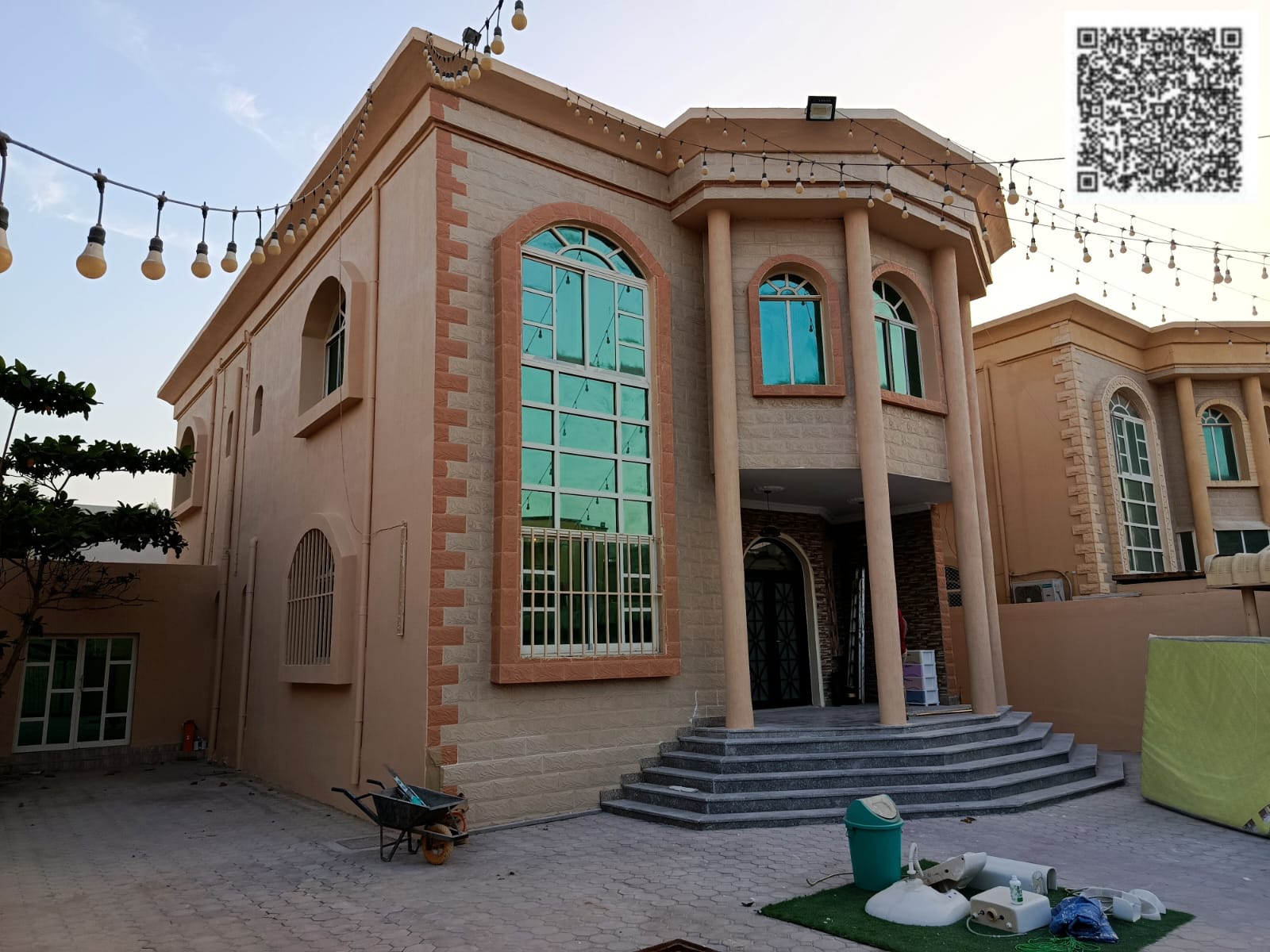 Villa for rent - Al Mowaihat 1. The villa consists of two floors: First floor: master bedroom, lounge, majlis, kitchen, maid's room. Second floor: 4 m