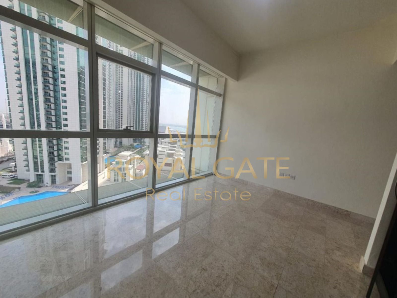 Amazing Luxury Apartment with Sparkling Canal View