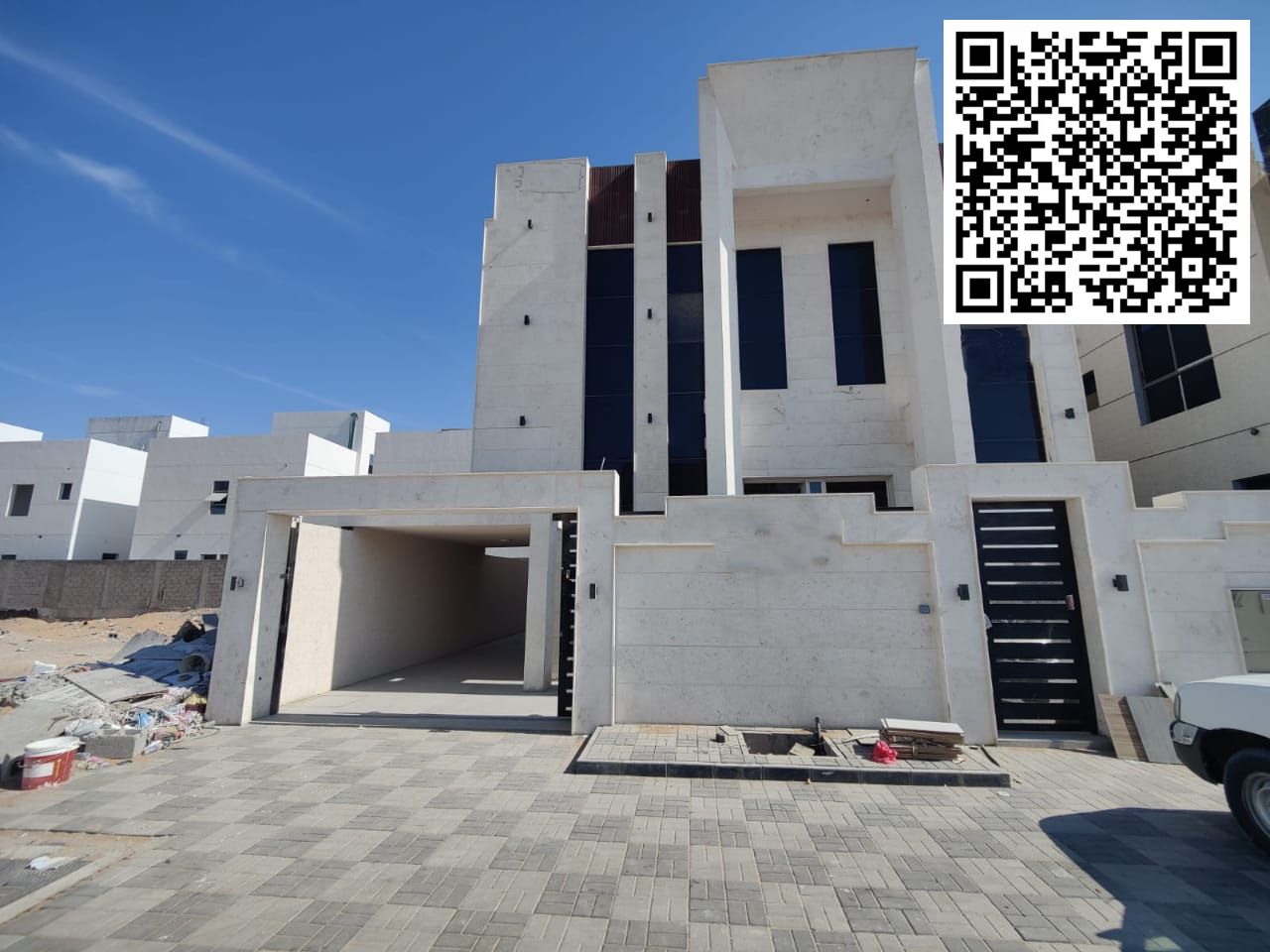Residential/commercial villa for rent in Al-Haliyo 2, first occupancy. 5 bedrooms, living room, majlis, maid's room, and built-in wardrobes. Area: 301