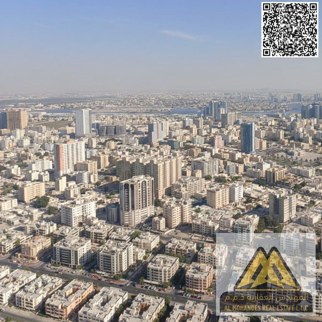 Balcony with a stunning view in the Corniche Tower | Very spacious | Top floor | Central air conditioning and gas | Gym and free parking | Sea and cit
