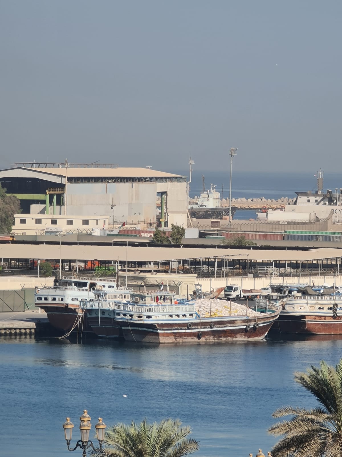 Two rooms and a hall in Al-Shuhain with a sea view, split air conditioning, spacious areas, a very clean family building, balcony, and flexible paymen
