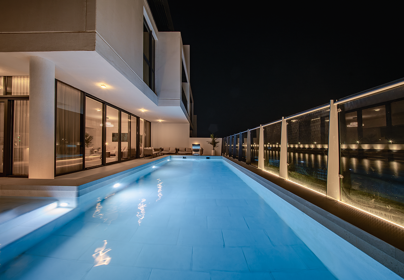 Stunning 5 Bed Villa with Private Pool and Beach