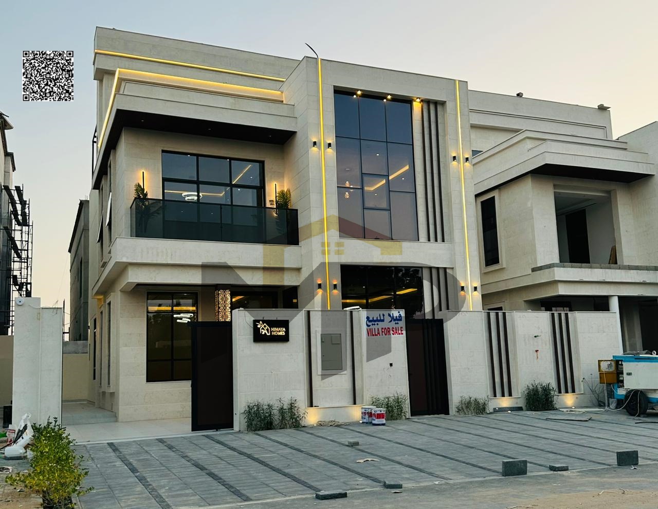 A distinctive villa for sale, including registration and ownership fees, air conditioning, ready for occupancy, and close to all services.