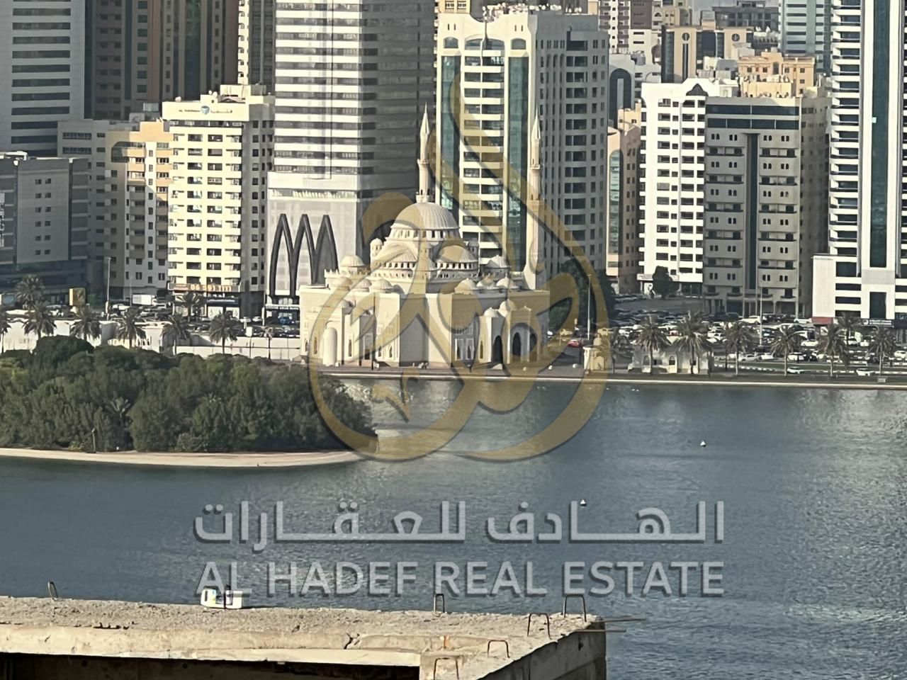Upscale accommodation on Sharjah Corniche – Apartment with open sea view