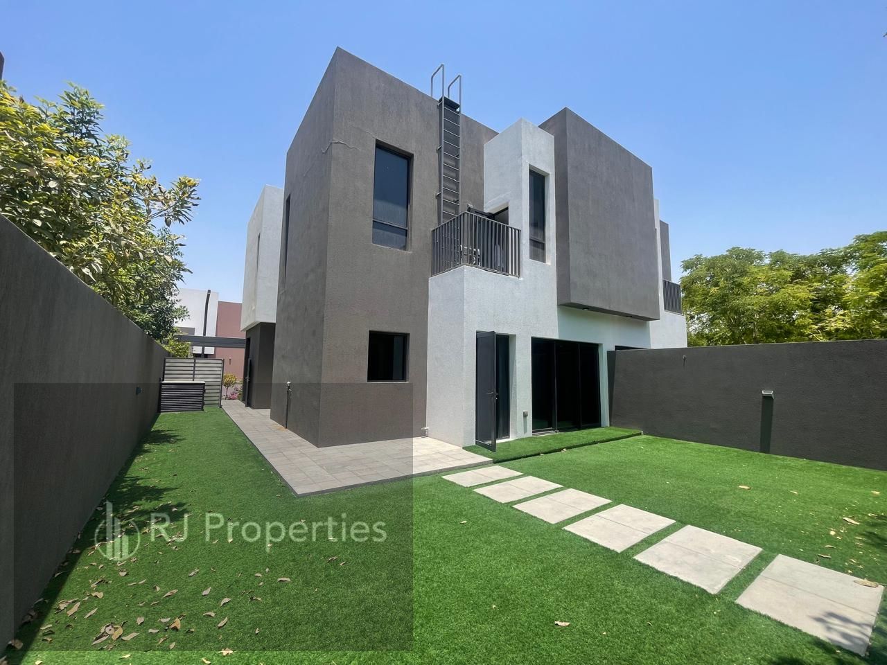 3BHK Duplex Townhouse With Big Garden With All Amenities Beautiful and Perfect House For Family
