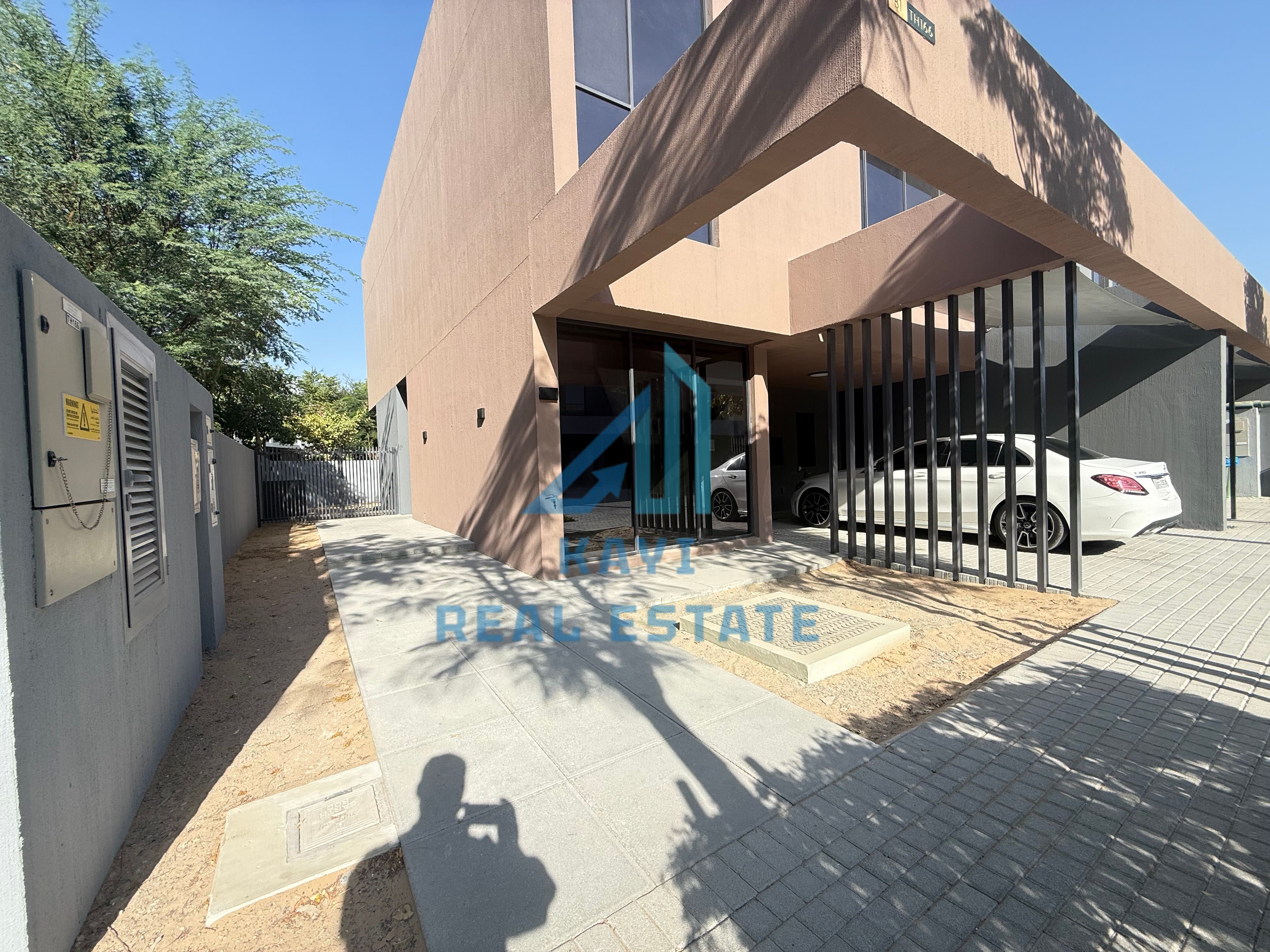 Luxury Townhouse In Gated Community