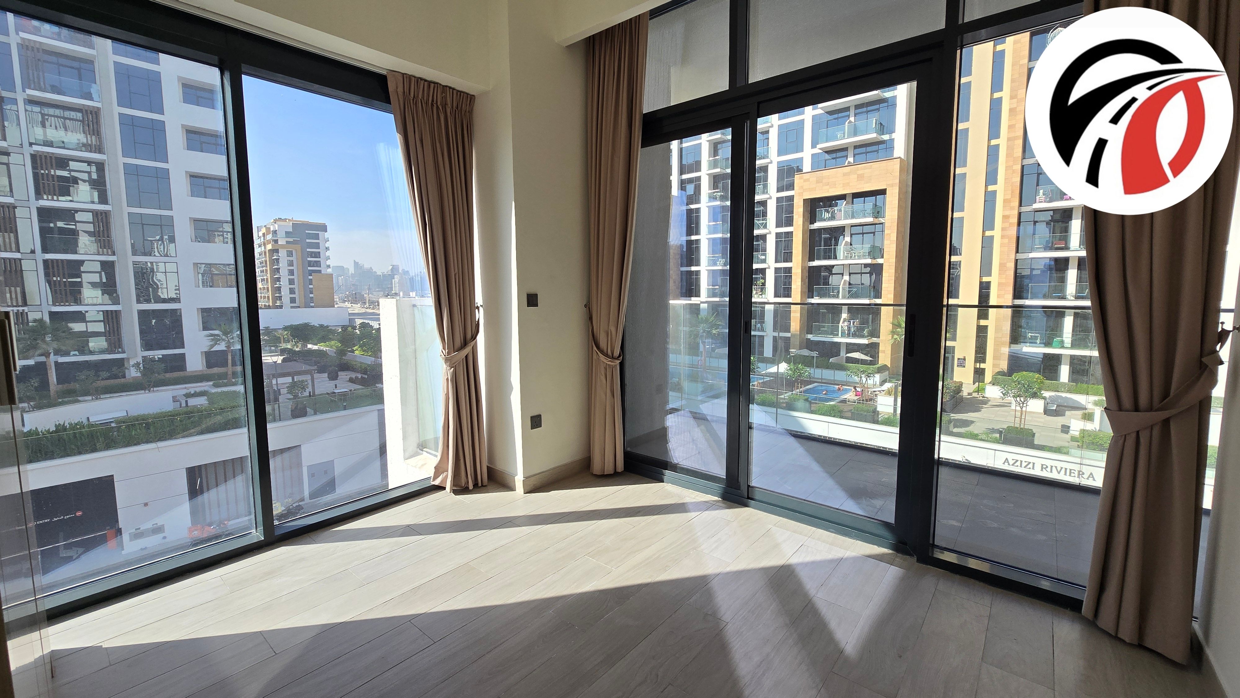 Corner apartment spacious 2bedroom / nice view / chiller free/ hot offer
