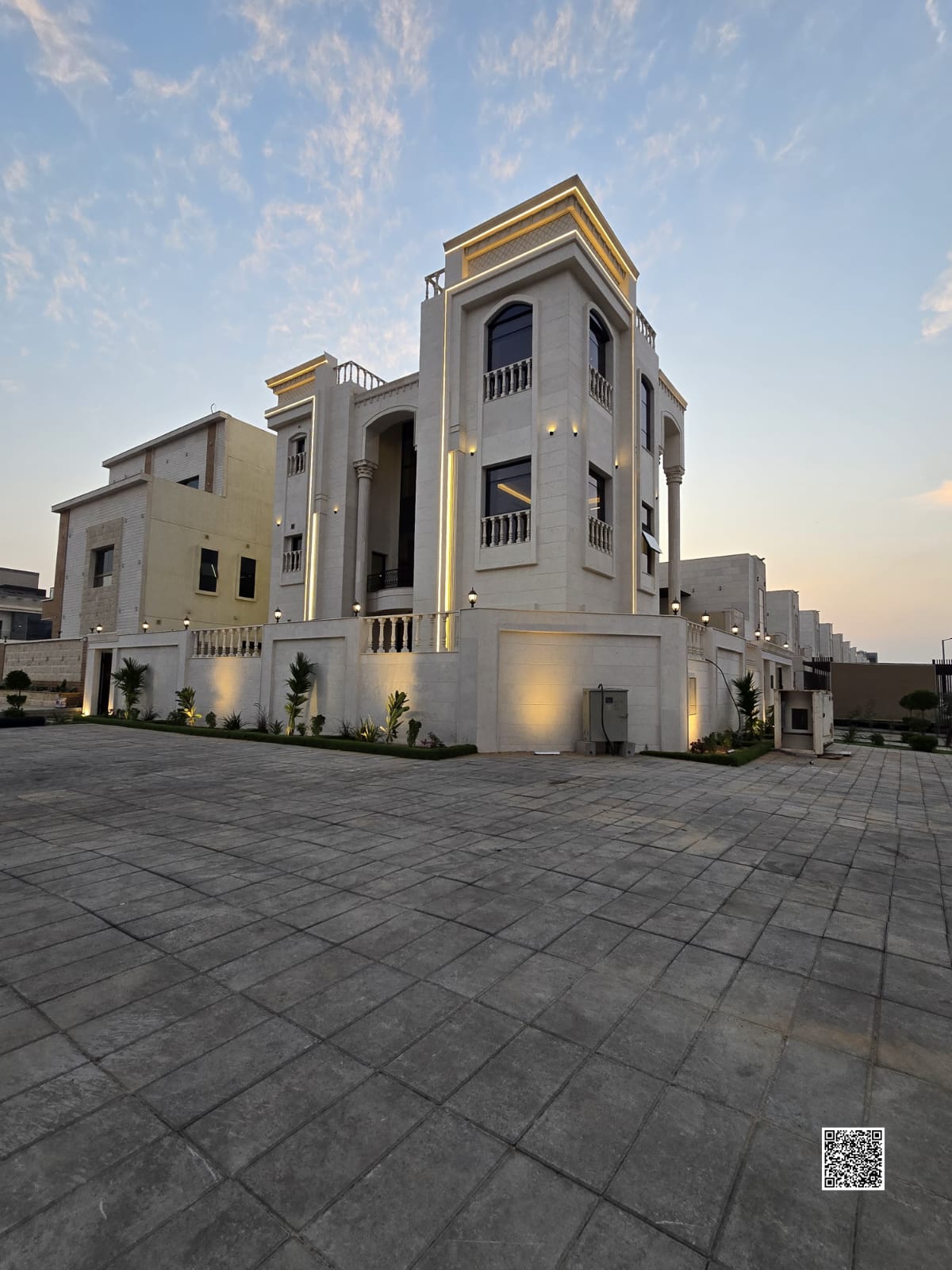 Modern corner villa – two floors and a roof – with a swimming pool – very spacious areas