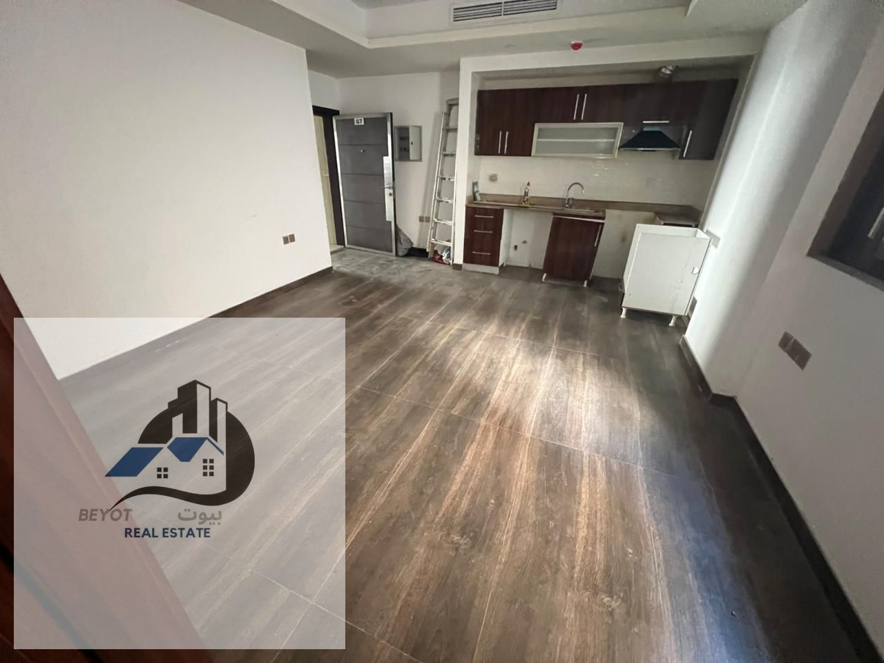 Studio for Rent in Ajman – Al Jurf, opposite Al Jurf 2 Prime Location: Opposite Al Aqsa School Very close to Dubai and Sharjah exits Near all ess