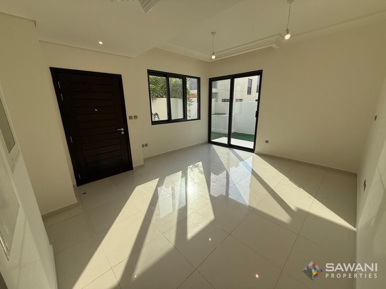 Elegant Family Townhouse | 3 Beds + Maid | L-Shaped Garden | 5 Baths