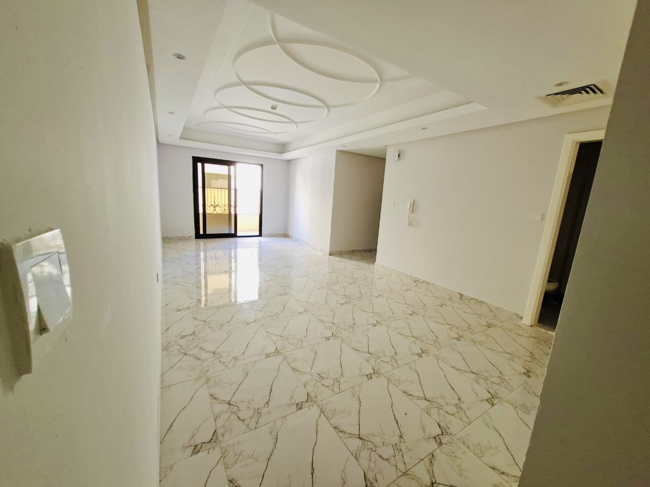 Like BRAND NEW 3BHK 3WASHROOM BALCONY WALDROP WITH COLOR PARKING CLASS TO MUWAILEH PARK NEW MUWAILEH SHARJAH