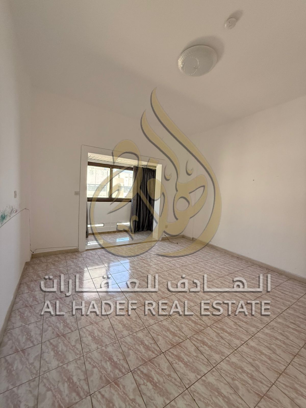 For annual rent in Al Majaz 3, penthouse with 5 bedrooms, a living room, and 6 bathrooms, plus a private rooftop terrace. Full sea view. Air condition