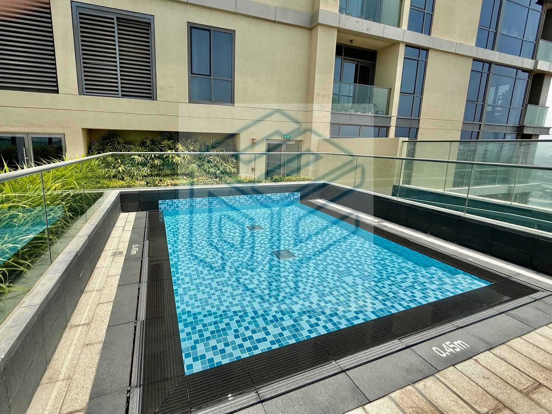 Luxury 1-Bed Apartment with Canal View