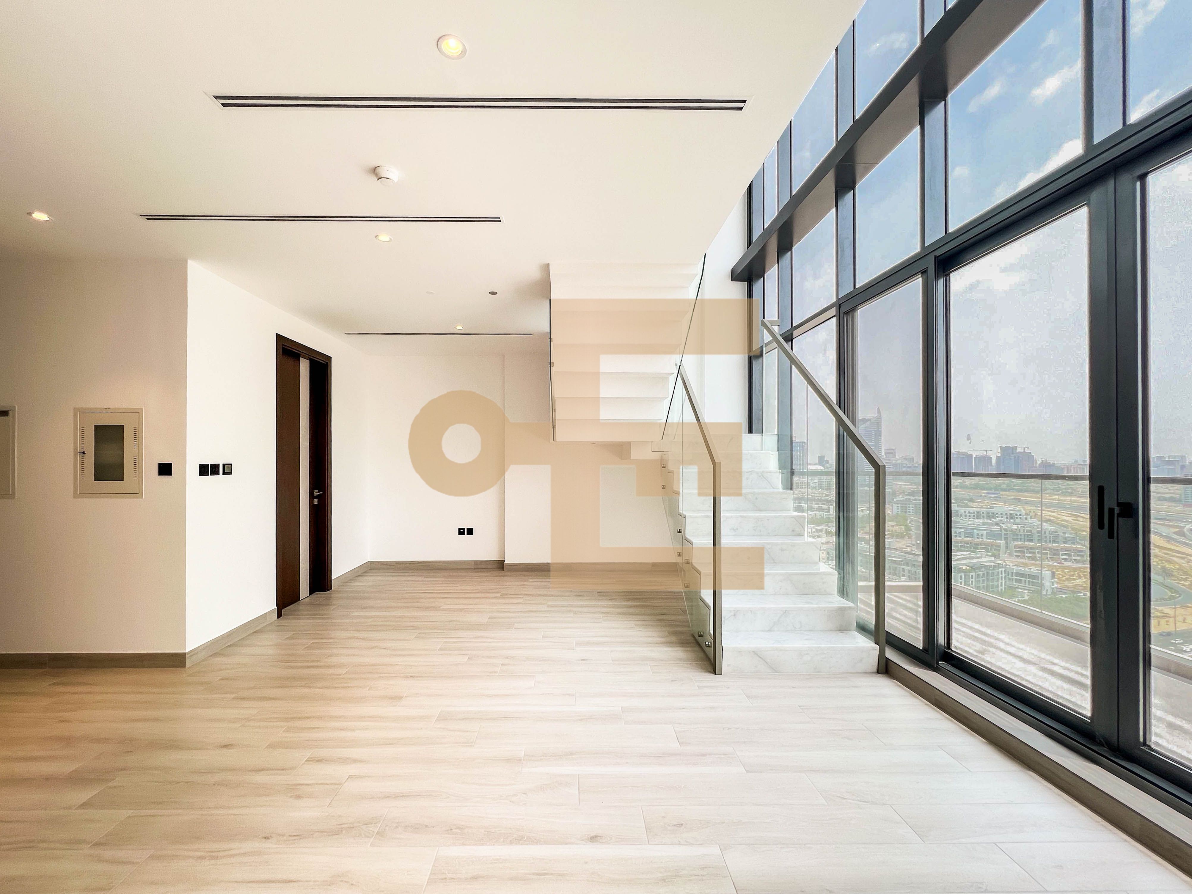 Duplex | 3 Baths| Equipped Kitchen