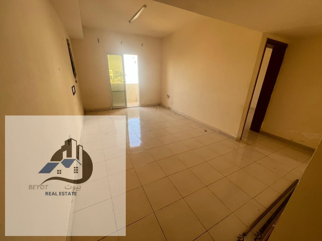 For Rent in Ajman – Al Rawda 2 A spacious 1-bedroom apartment with a hall located in a prime area, very close to Dubai and Sharjah exit, and minutes