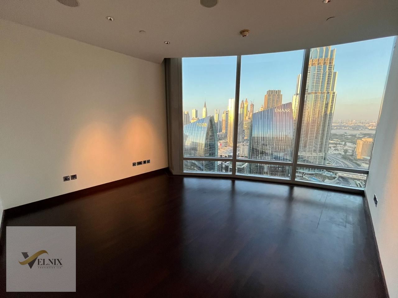 The Burj Khalifa, Dubai, United Arab Emirates Iconic Landmark of Dubai 2bedrooms plus study with Opera view