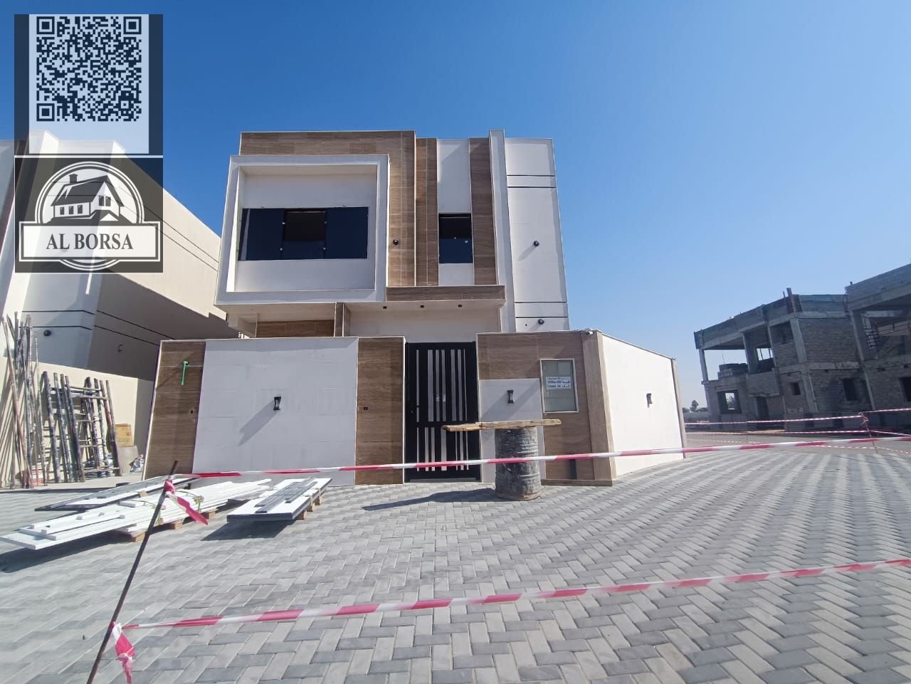 For sale in Al-Haliyo 2, Abu Khalifa project: 4 master bedrooms, living room, majlis, kitchen, and maid's room.
