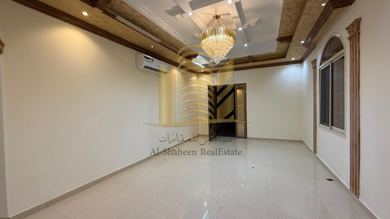 For rent in Ajman, Al Rawda 1: A two-story villa consisting of five master bedrooms, a majlis (formal sitting room), a master living room, a maid's room, a yard, and parking. The villa features spacious areas, master bedrooms, and double-glazed windows. I