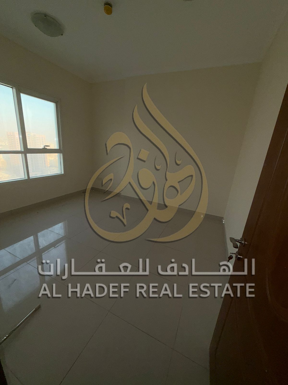 For annual rent in Al Khan area: three rooms, a living room, three bathrooms, a balcony, a storage room, and free parking.