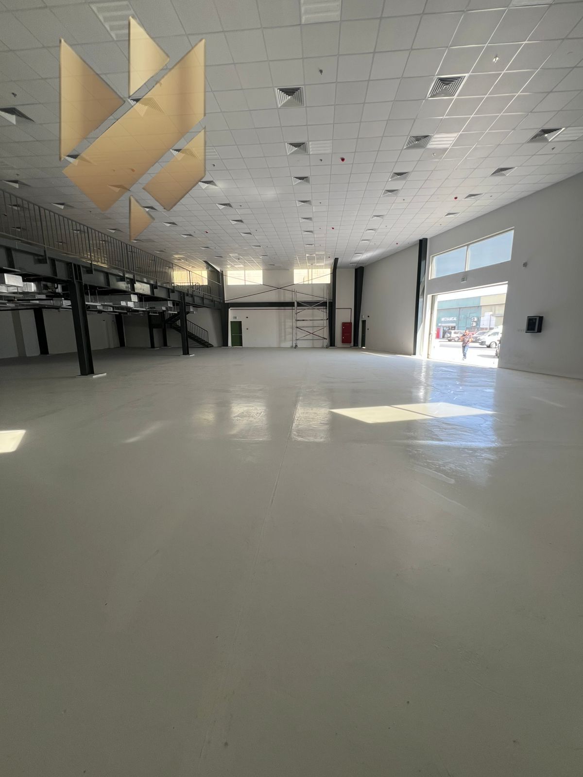 For Rent – Warehouse in Industrial Area 17 – Main Road Location