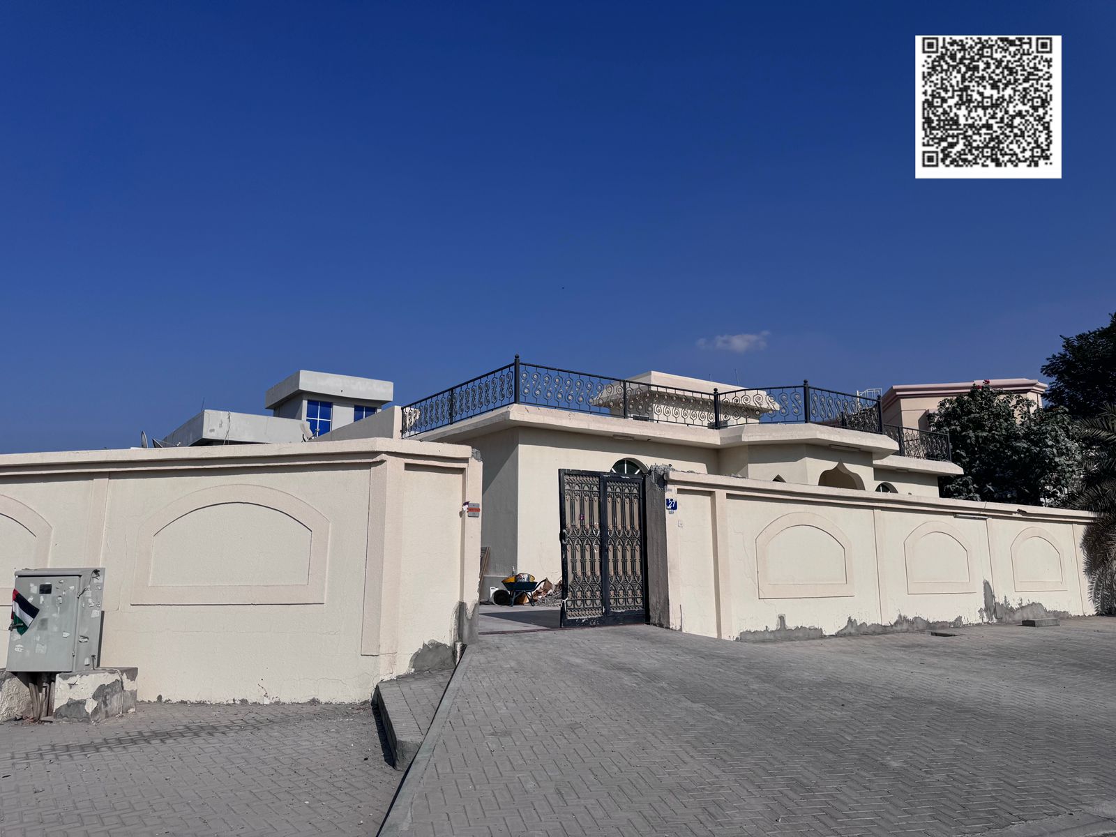 Villa for rent in Ajman, Mushairif area. Ground floor. Corner villa on two paved streets, directly opposite the mosque. (For UAE nationals only). Five