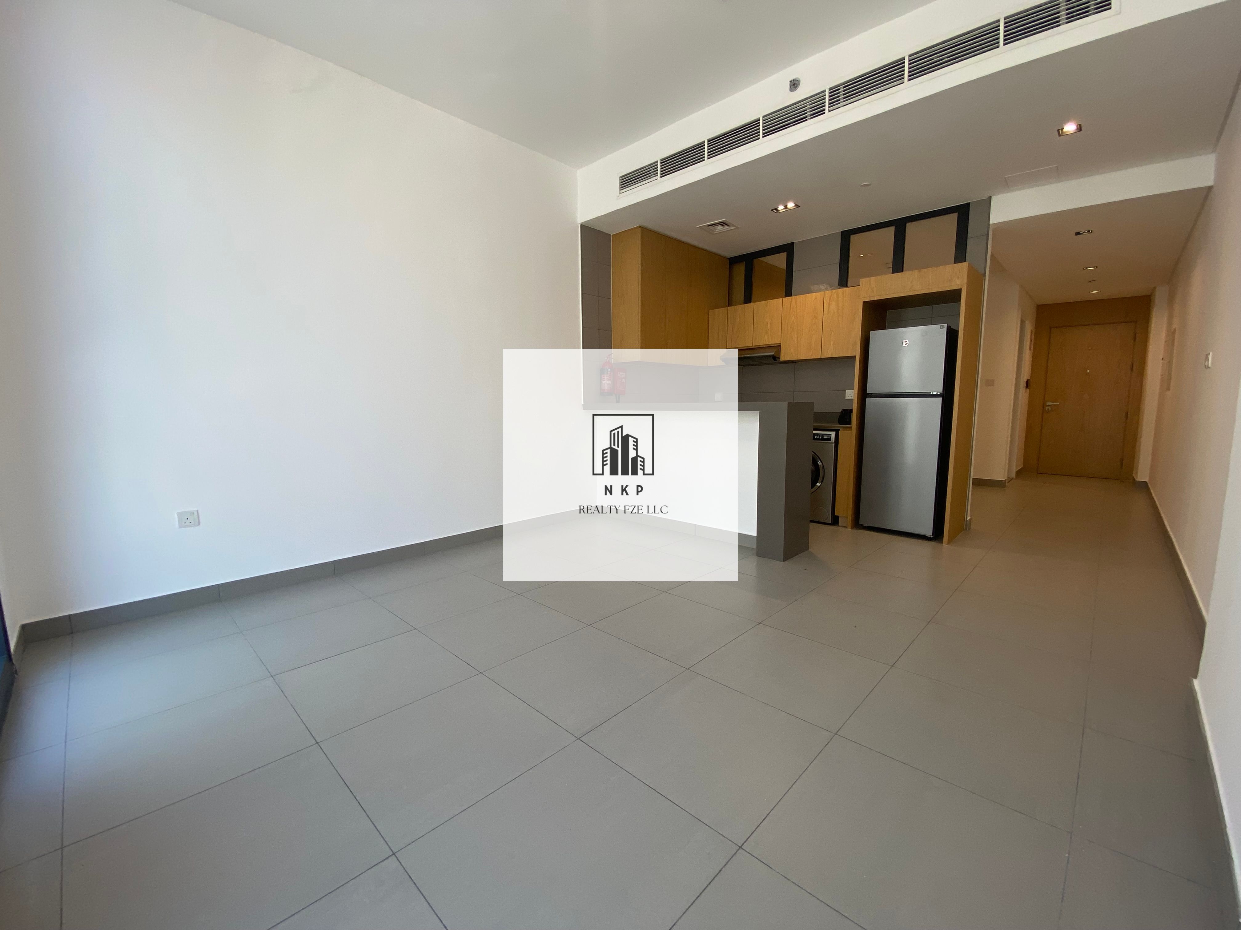 Specious luxury Partation studio available for rent