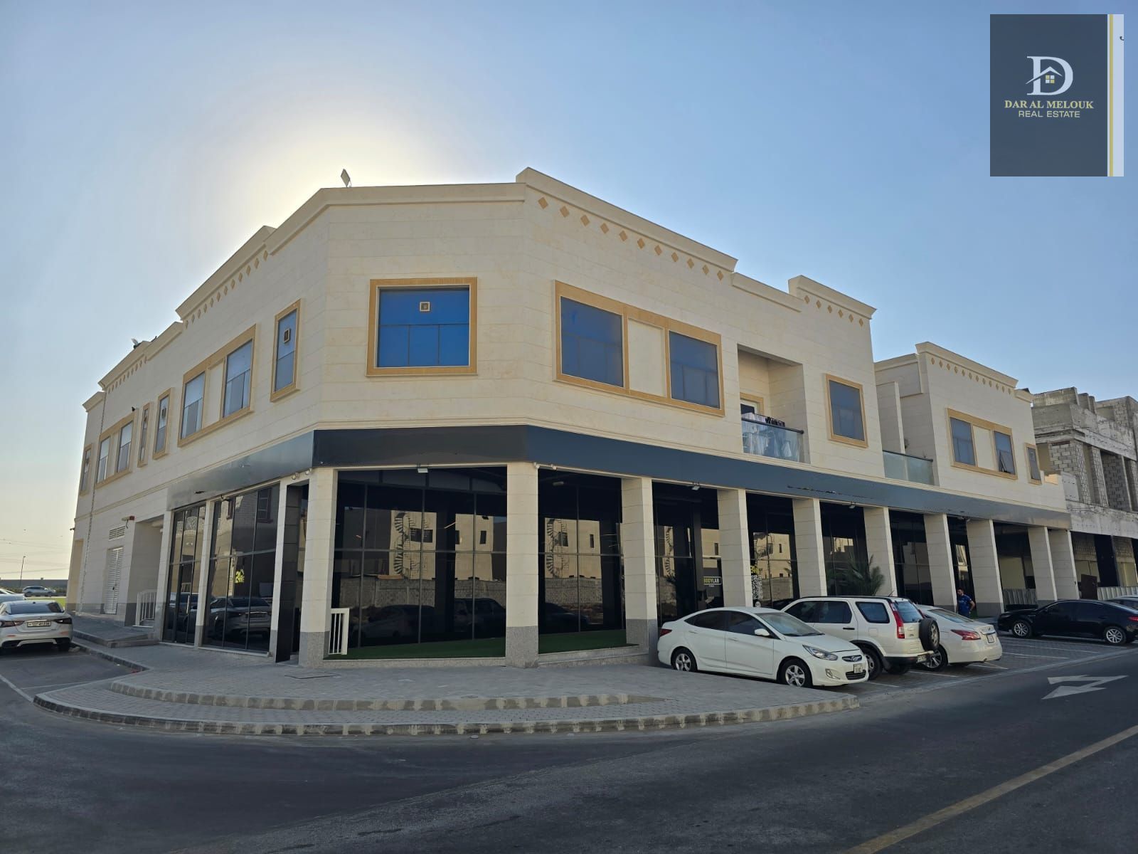 A super deluxe corner building for sale in Al-Hawshi, only a year and a half old and with an excellent return on investment.