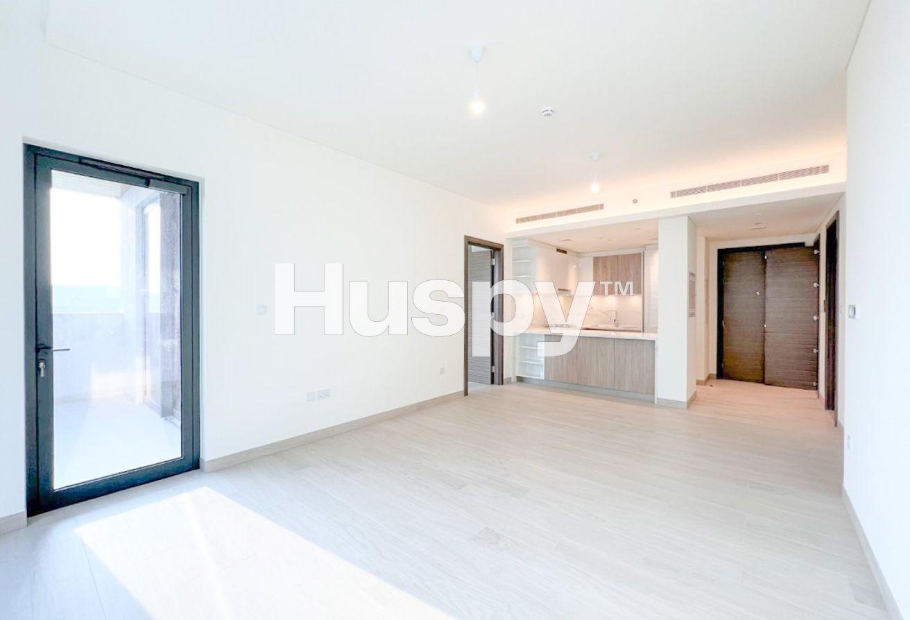 Corner Unit | Large Layout | Vacant on Transfer