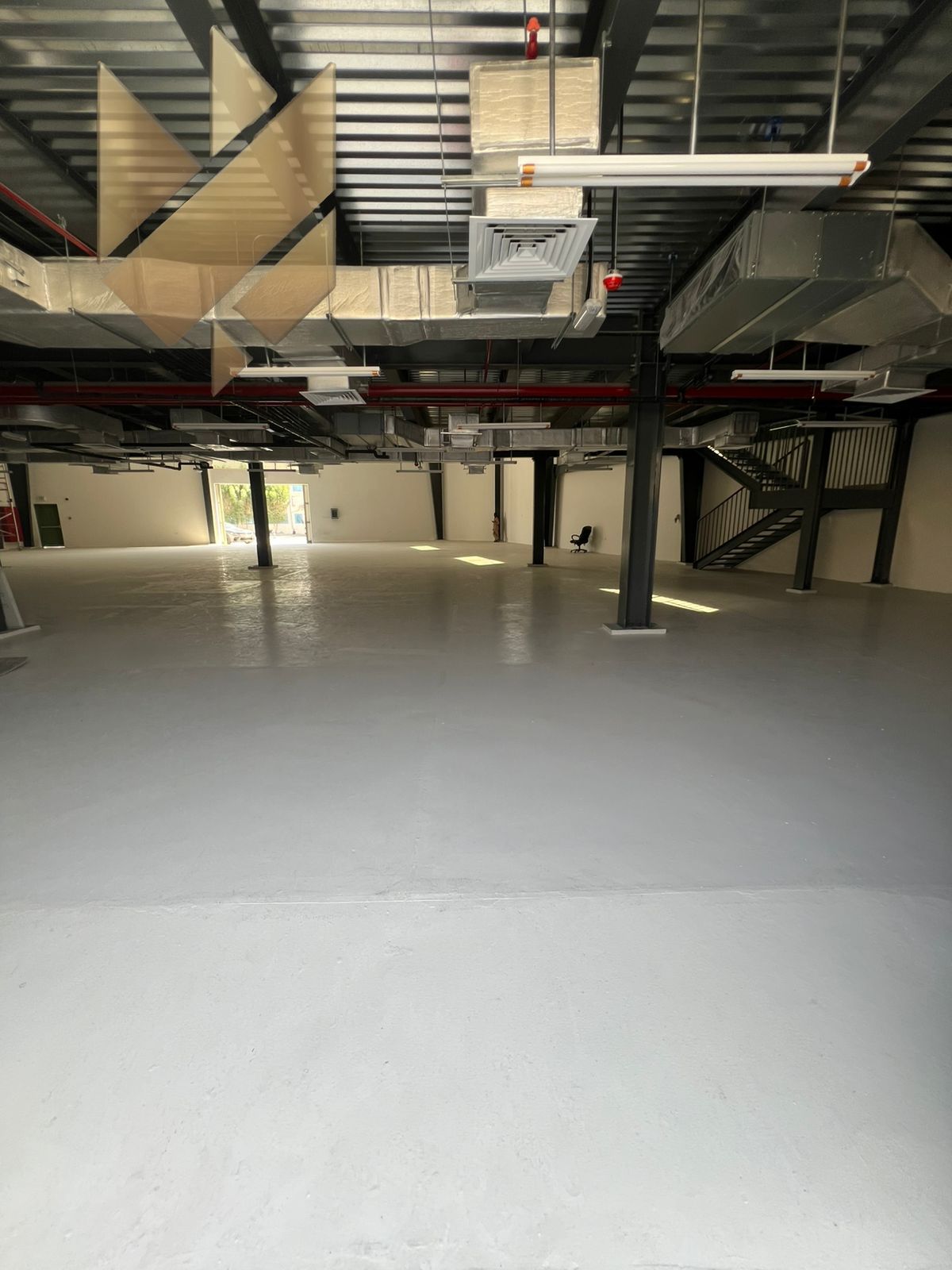 For rent: warehouse | Prime strategic location | Spacious area | Main road | Suitable for commercial and industrial activities | 200 kW electricity |