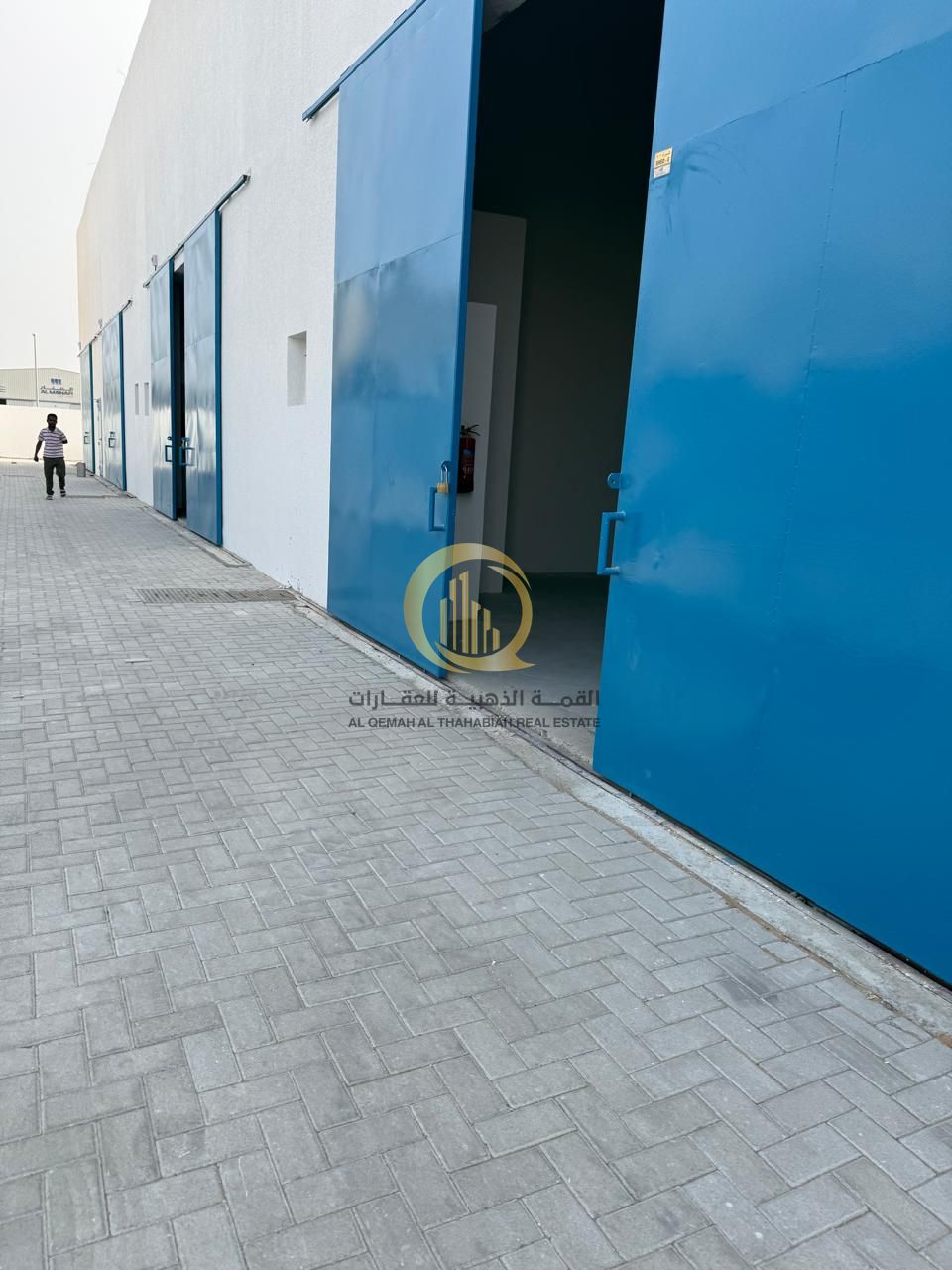 For sale: Warehouse in Al-Sajaa Industrial Area, Al-Hanwal Al-Jaleel, with an area of 14,500 sq ft. Annual income: 550,000 AED. Price: 7,000,000 AED