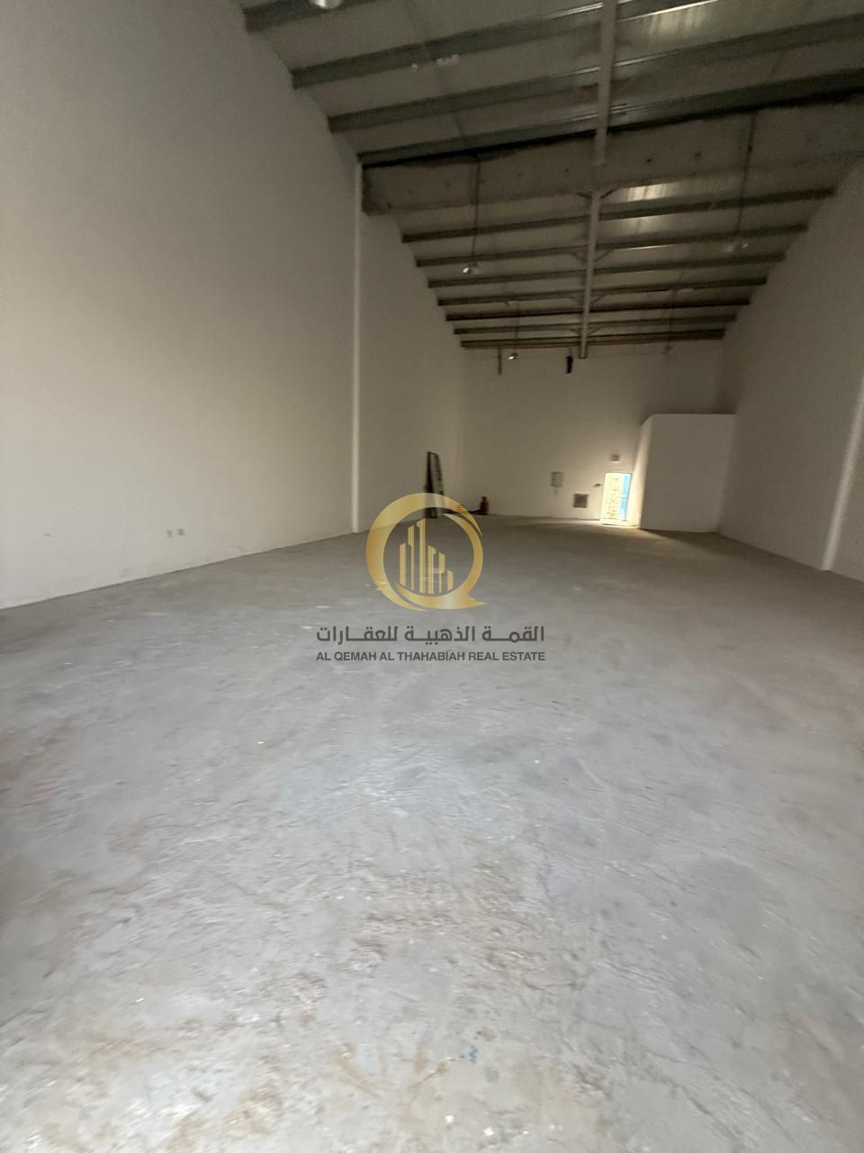 Warehouse for sale in the Al-Sajaa Industrial area, Al-Hanou Al-Jalil, with excellent income. Freehold ownership for Arabs, 99 years for foreigners.