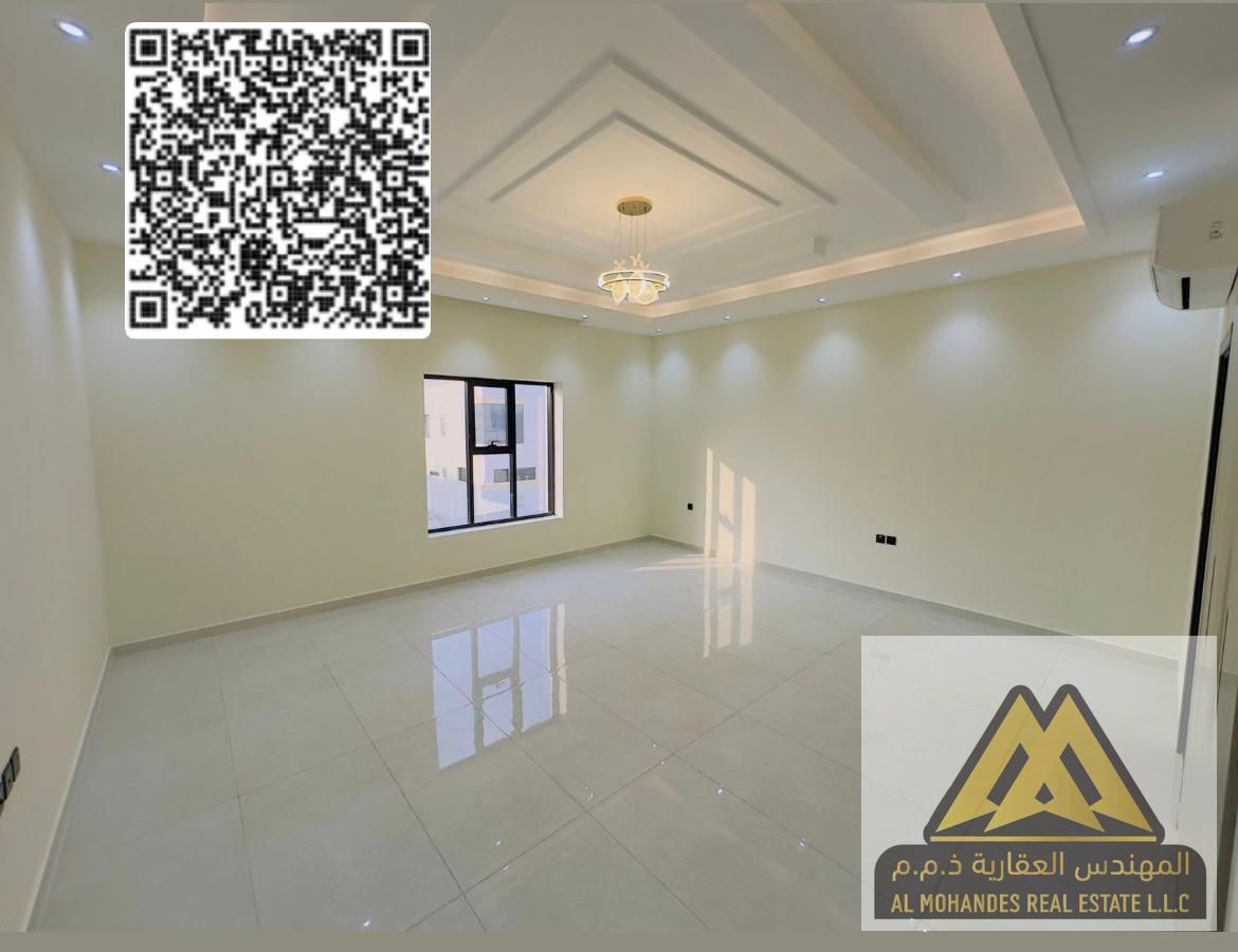 A spacious corner villa consisting of two floors plus a rooftop, located in a quiet and convenient area