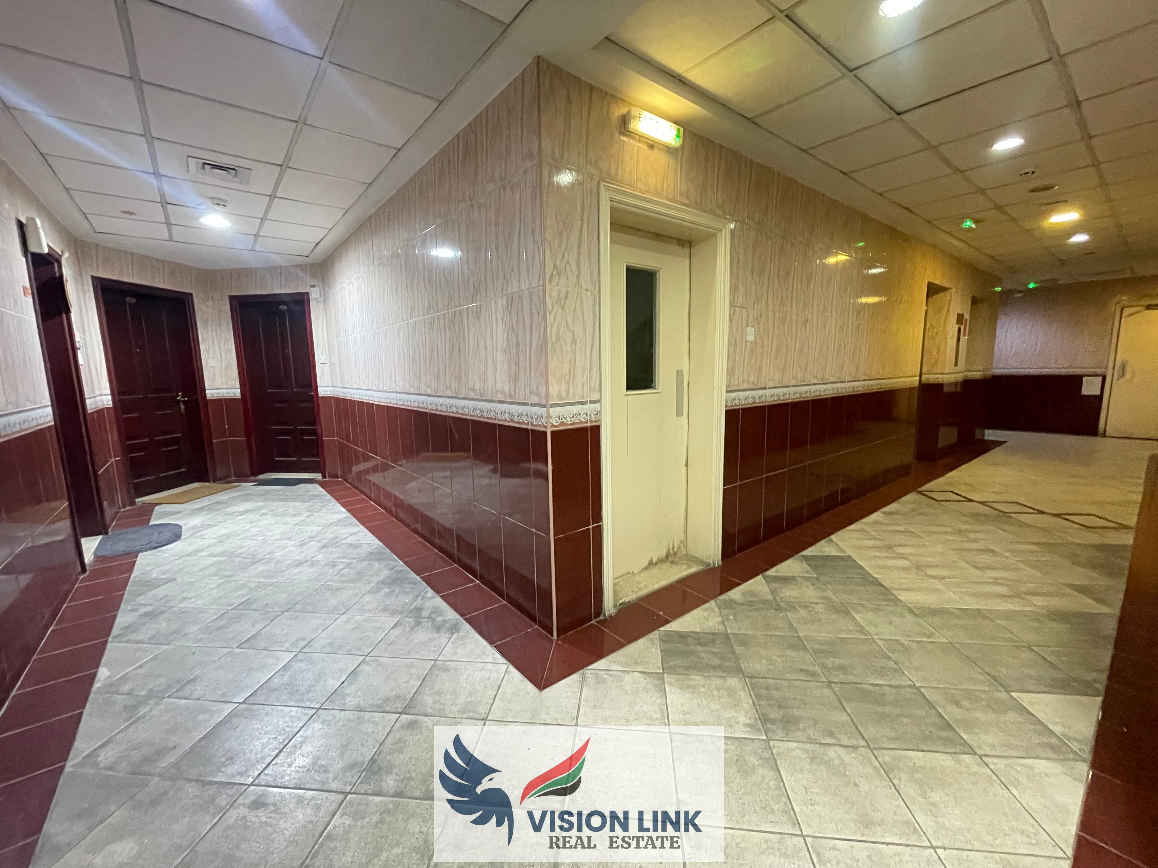 Lavish 1 bhk with wardrobe on prime location