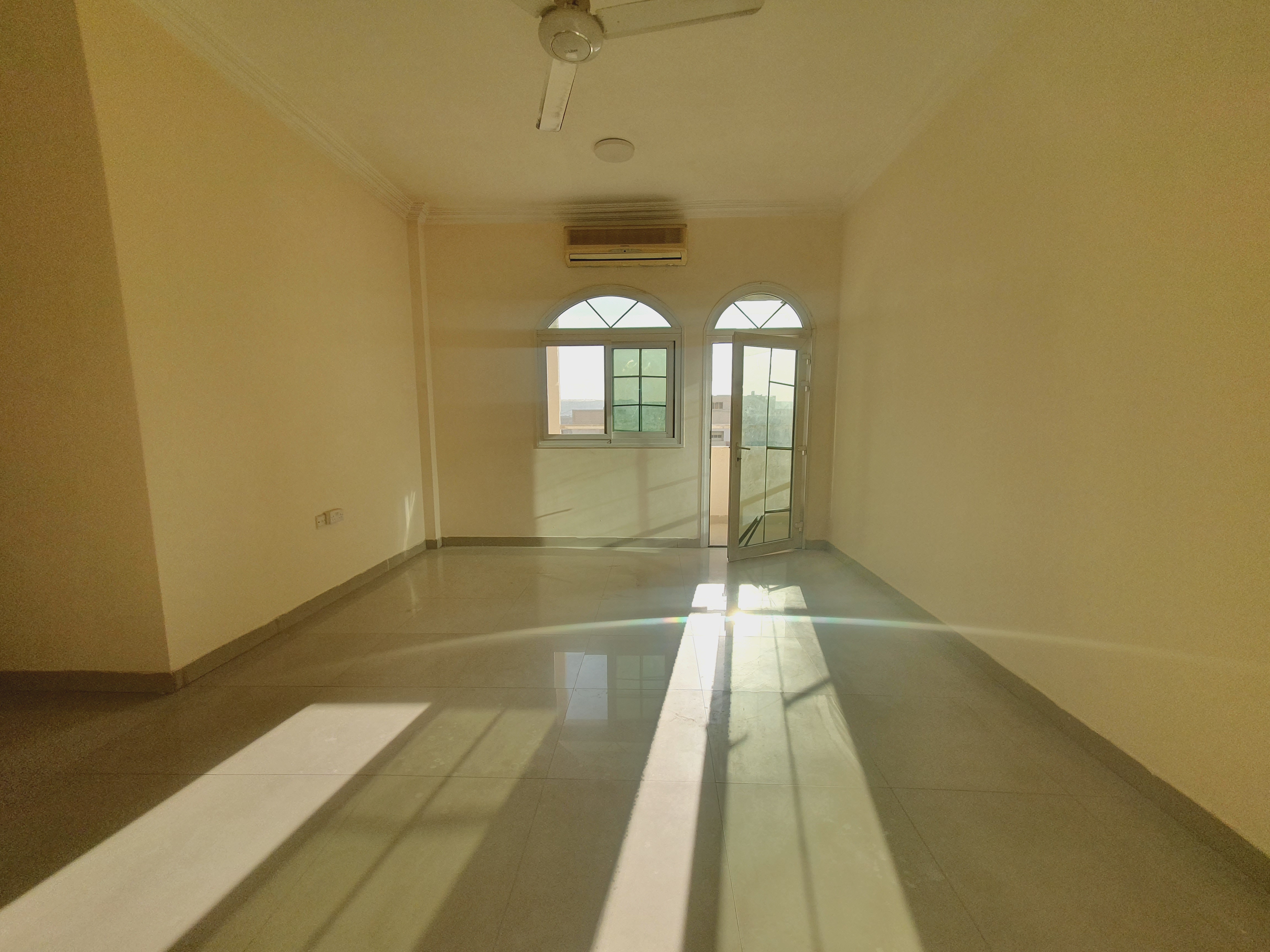 Amazing offer 2bhk with balcony and 2WASHROOM near yo madina shopping center price 42k