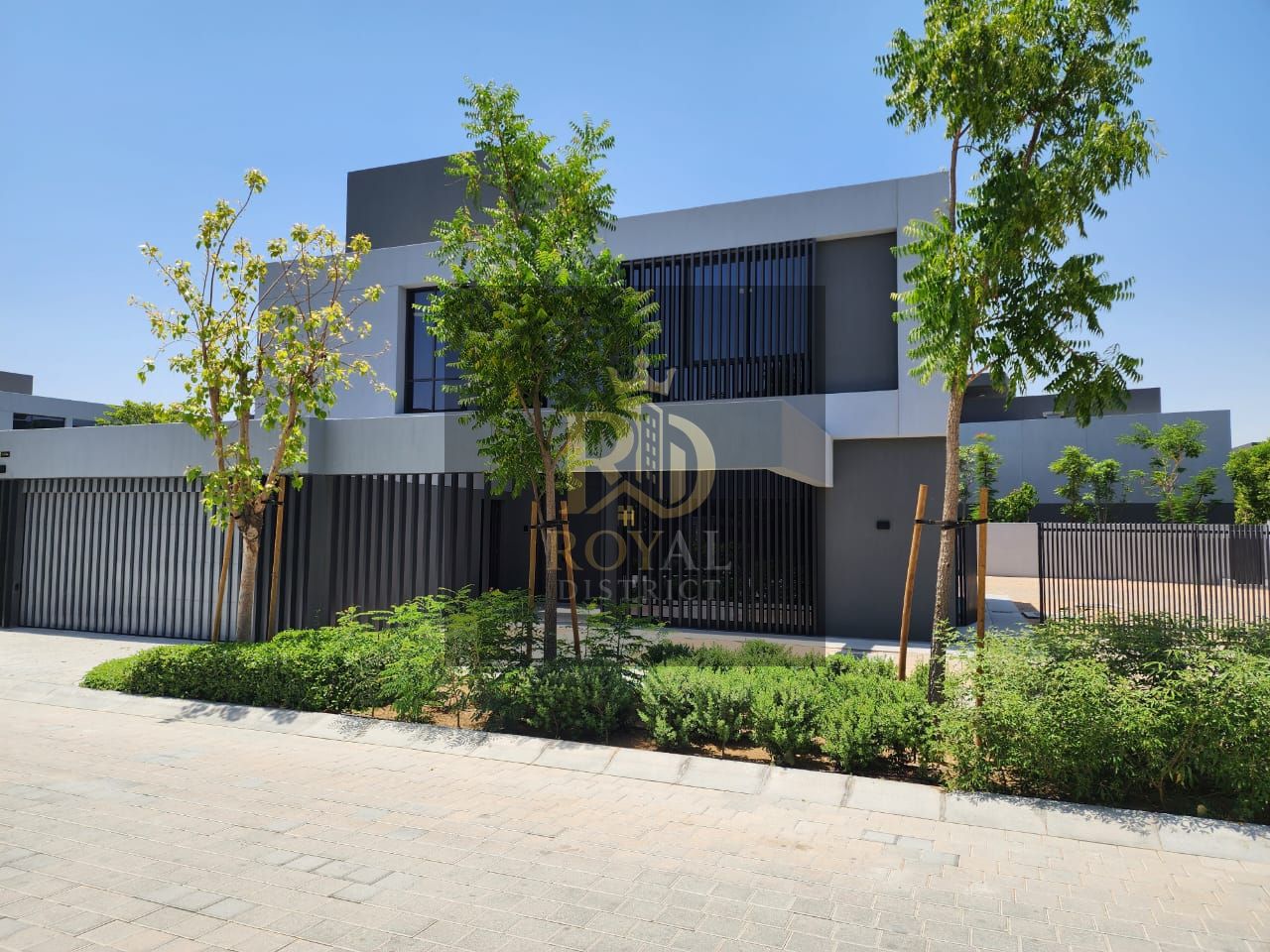 10,000 sq ft- The largest plot in the project – corner plot on two roads – freehold